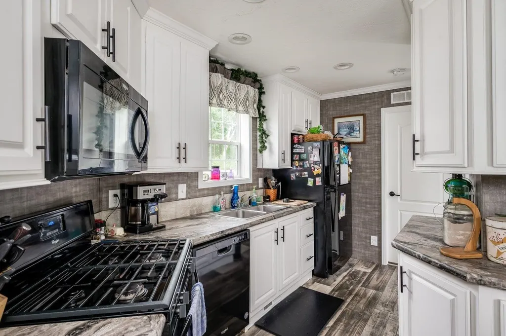 693 Sherwood Glen Somersworth NH 03878
