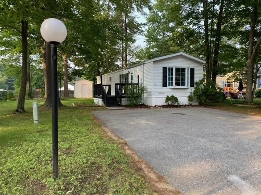 63 Colonial Village Somersworth NH 03878
