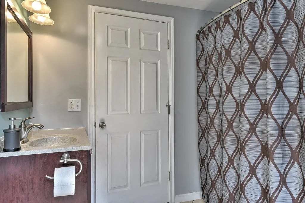 39 Zinn Road Chesterfield NH 03462