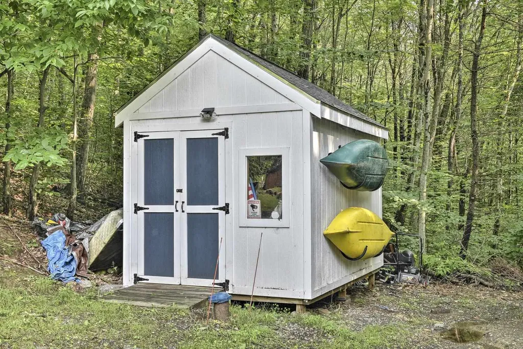 39 Zinn Road Chesterfield NH 03462