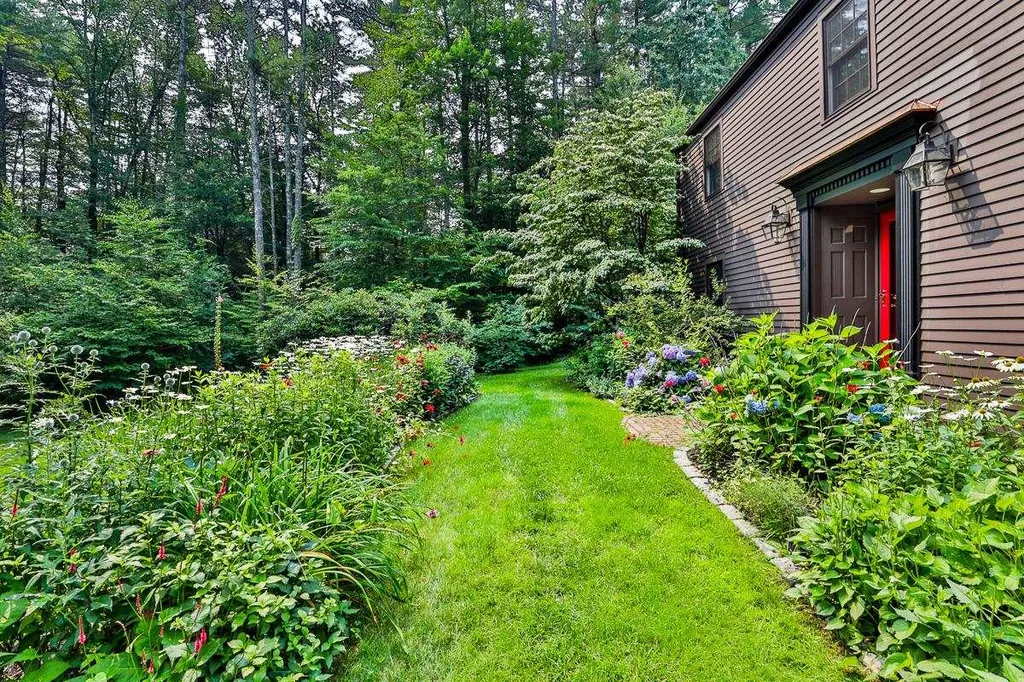 106 Blanford Place Bedford NH 03110