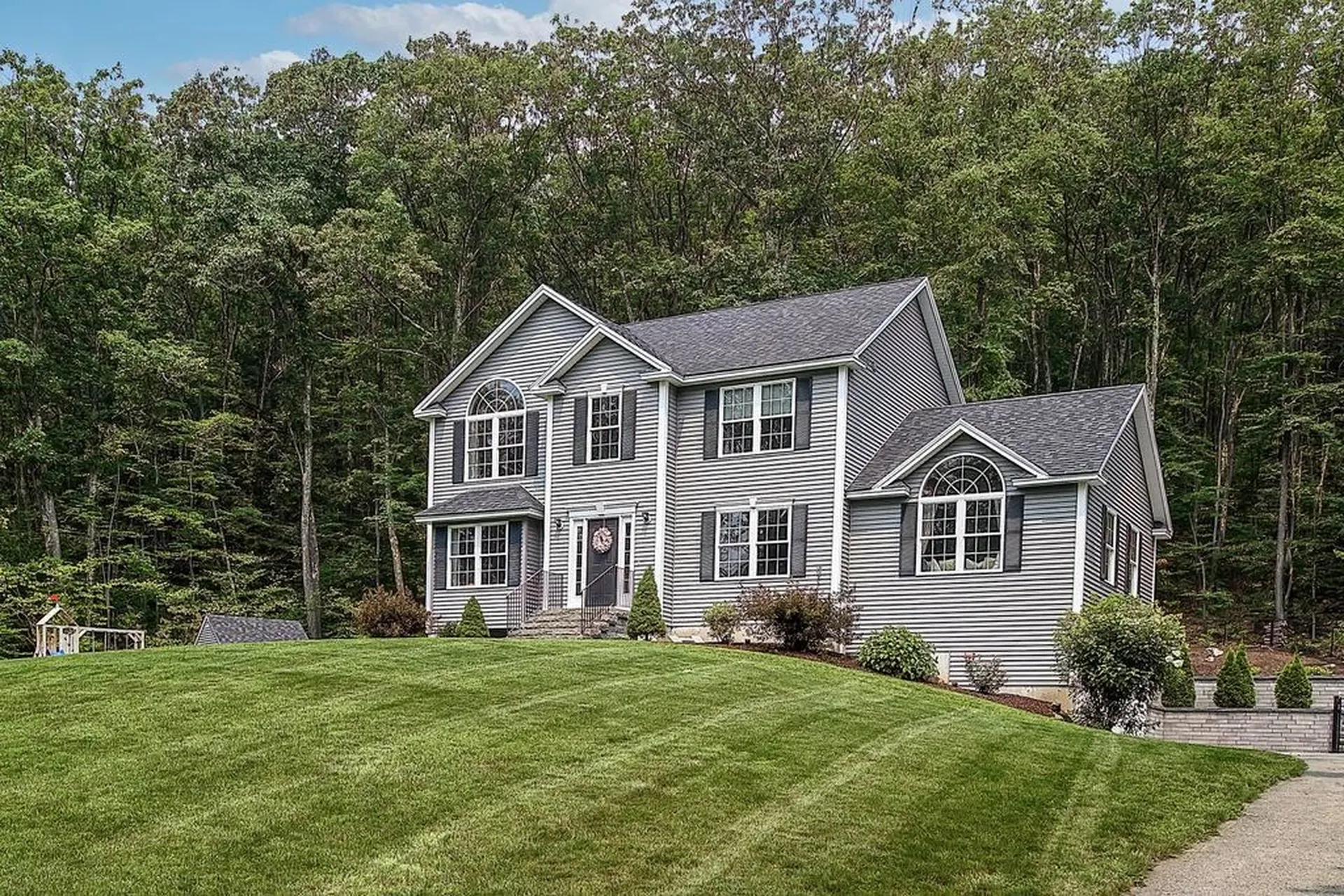 751 Back Mountain Road Goffstown NH 03045