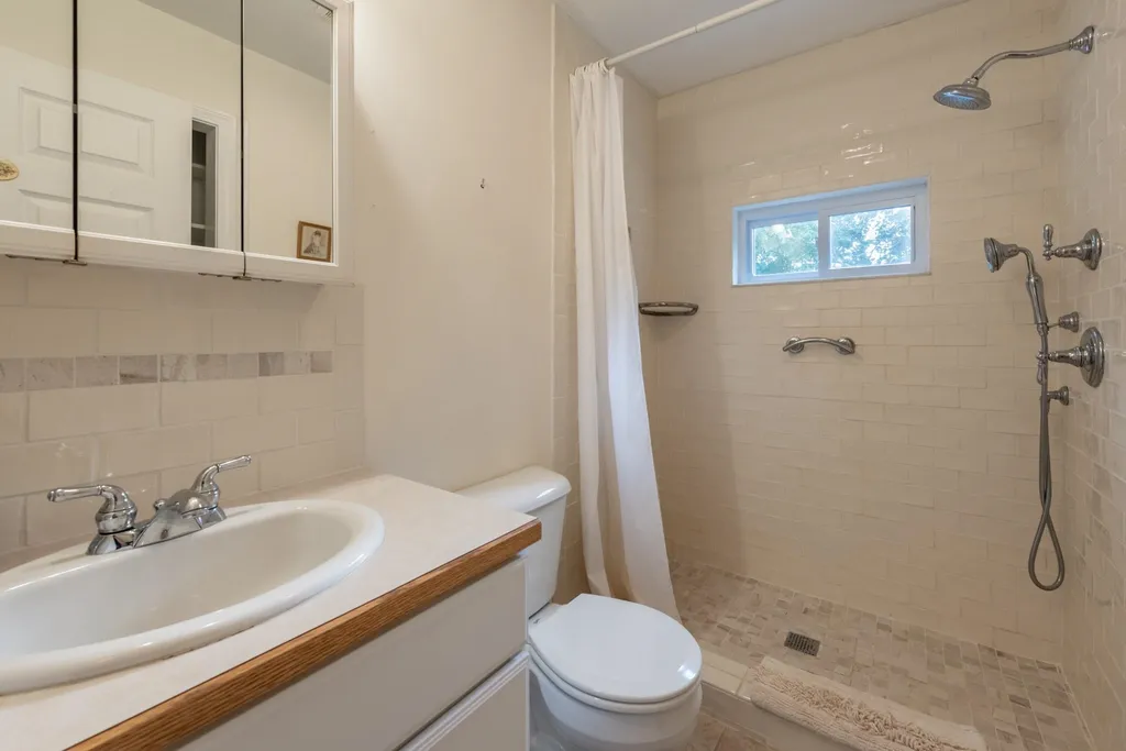 35 Messer Road Sunapee NH 03782