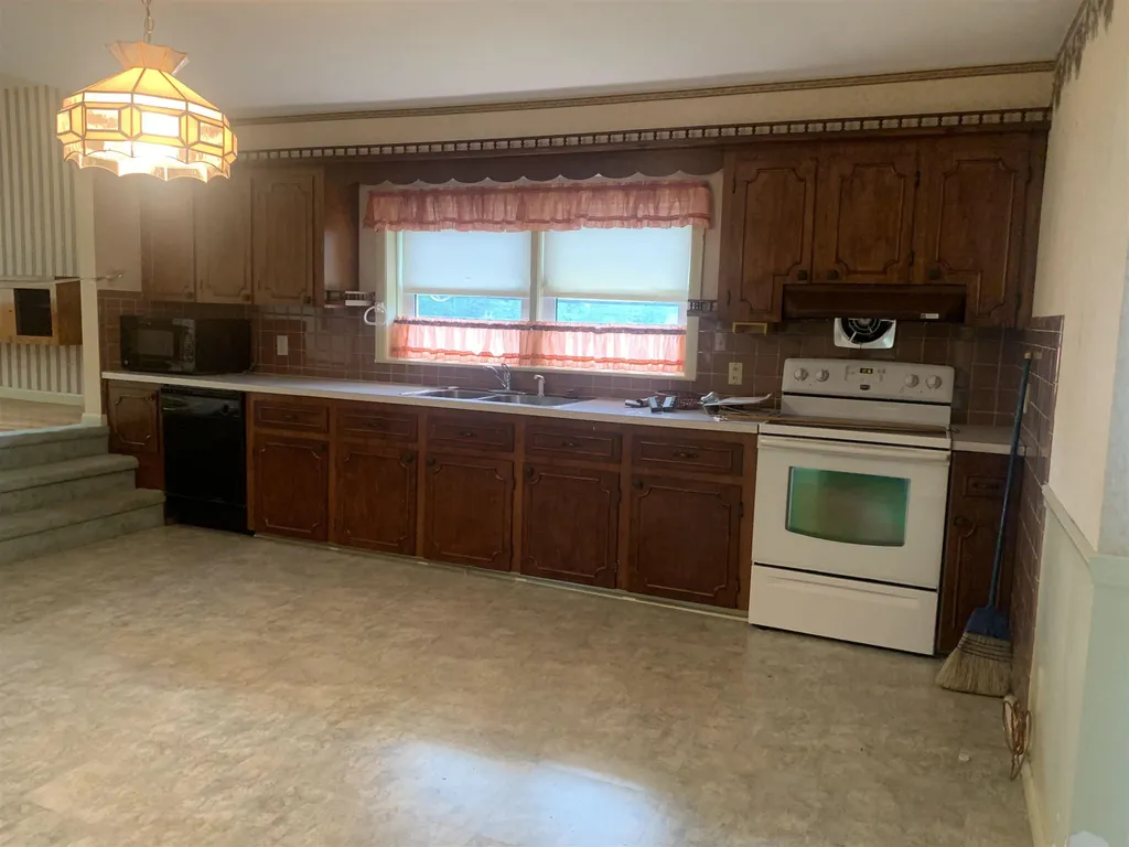 334 S River Road Bedford NH 03110