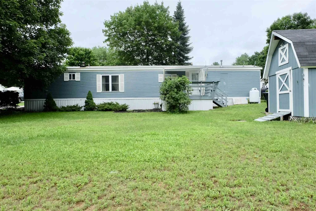 11 Brook Circle Loudon NH 03307
