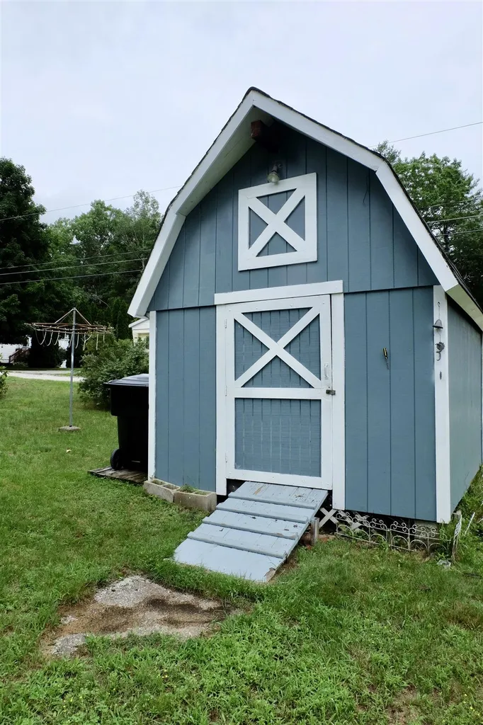 11 Brook Circle Loudon NH 03307