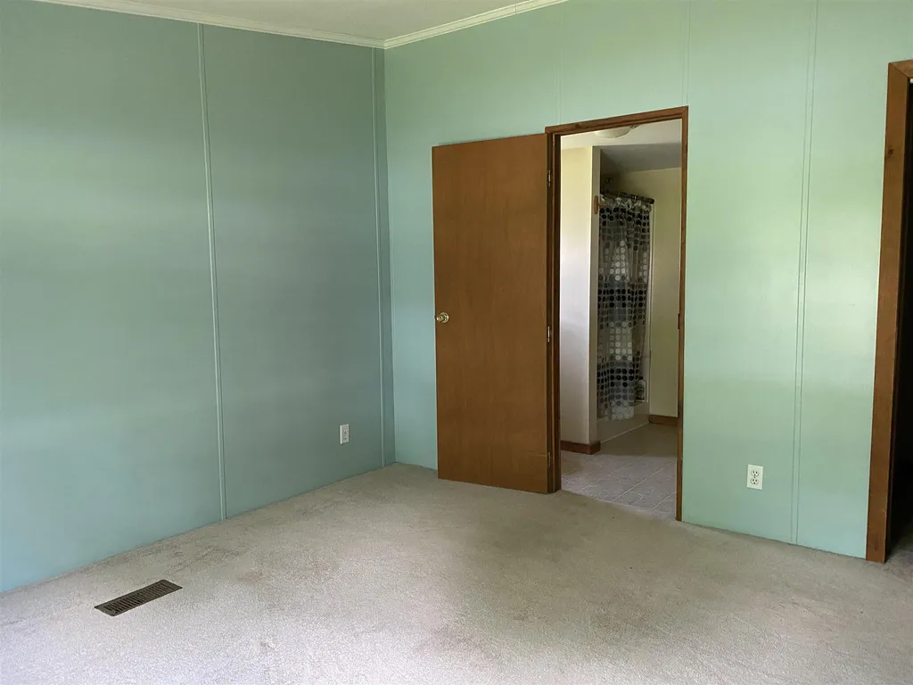 25 Mccusker Place Claremont NH 03743