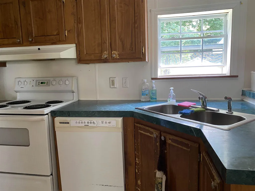 25 Mccusker Place Claremont NH 03743