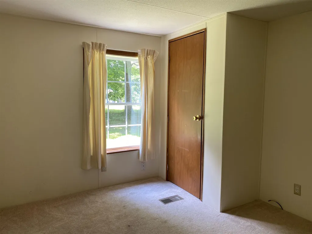 25 Mccusker Place Claremont NH 03743