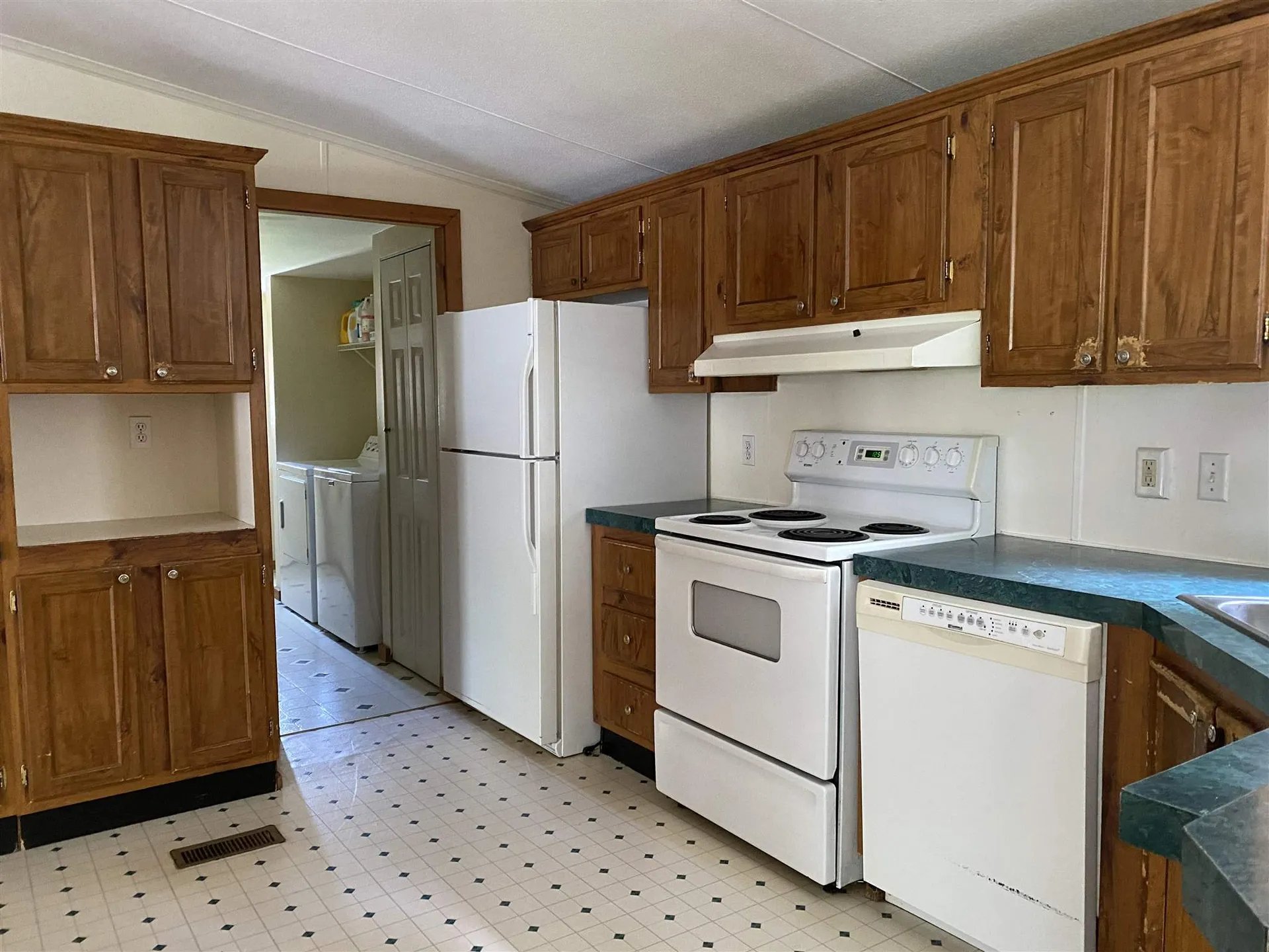 25 Mccusker Place Claremont NH 03743