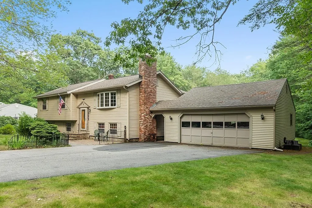 239 Rattlesnake Hill Road Auburn NH 03032