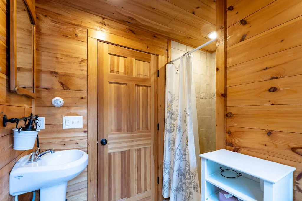 466 Archertown Road Orford NH 03777