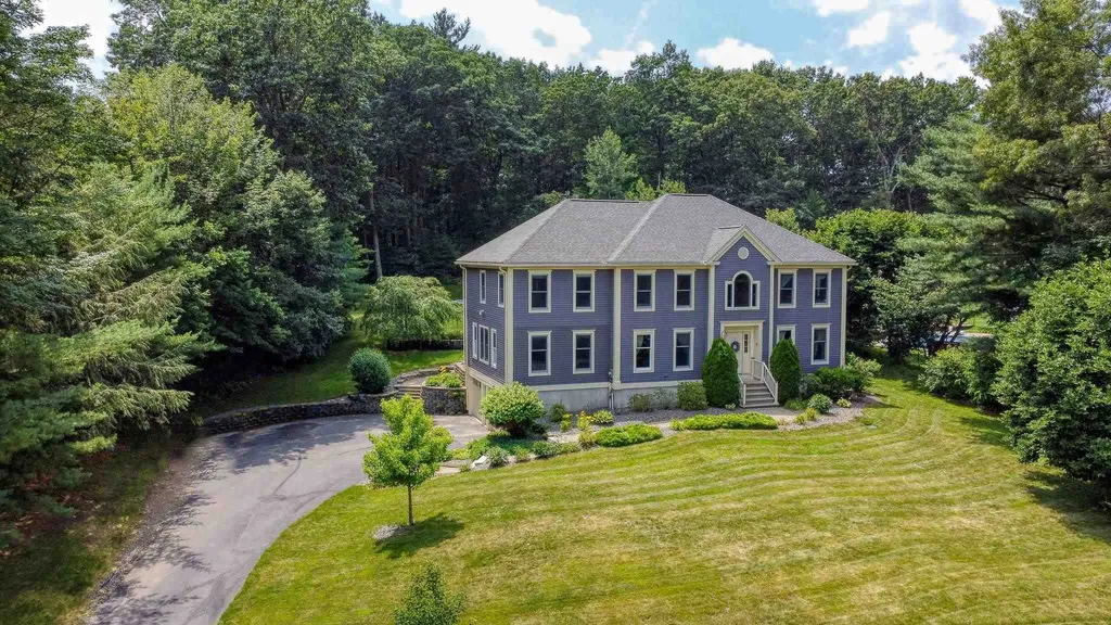 16 Isabella Drive Londonderry NH 03053