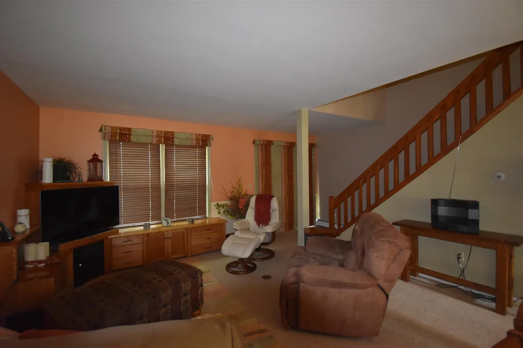 17 Rocky Hill Way Enfield NH 03748