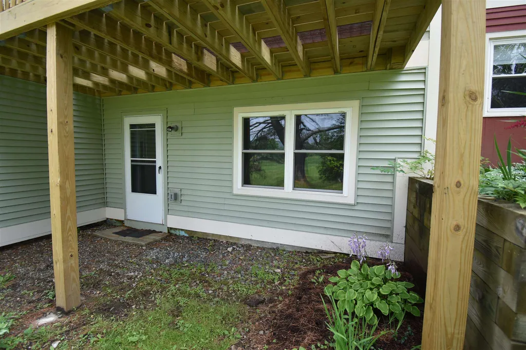 17 Rocky Hill Way Enfield NH 03748