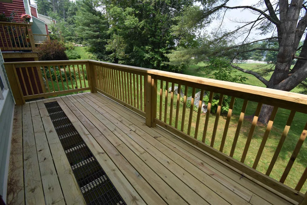 17 Rocky Hill Way Enfield NH 03748