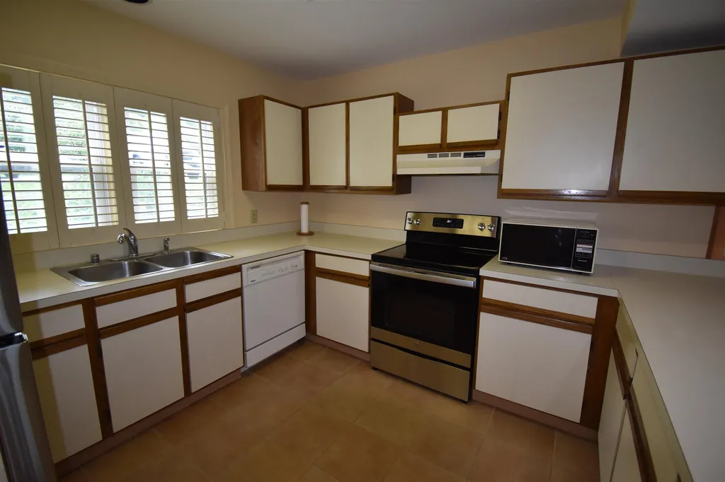 17 Rocky Hill Way Enfield NH 03748