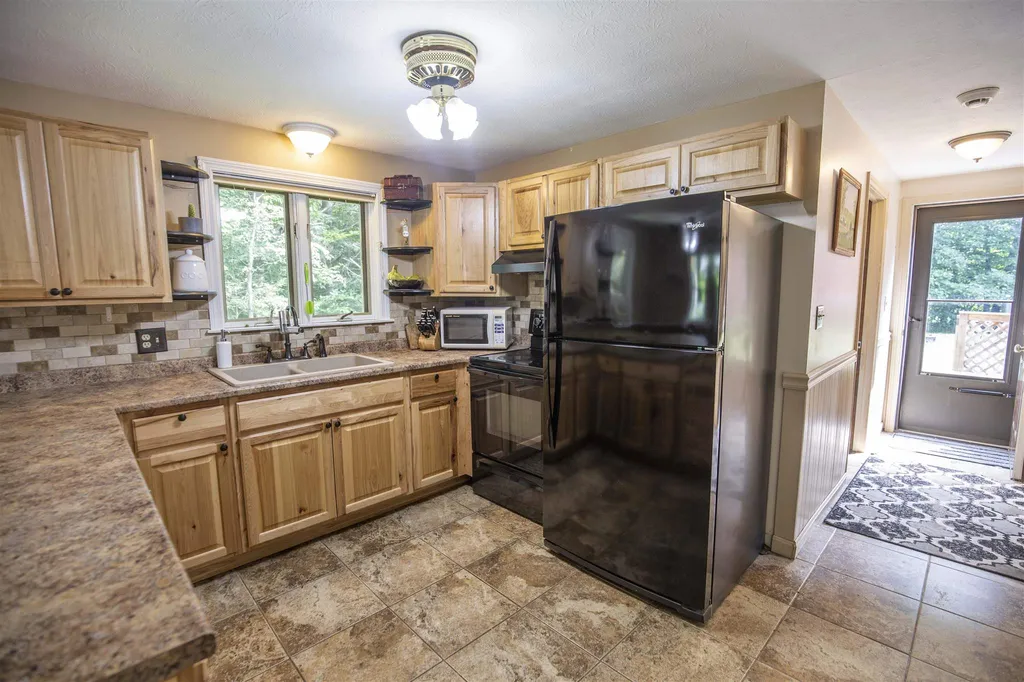 37 Melody Lane Hillsborough NH 03244