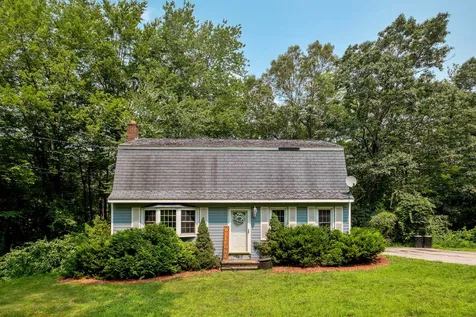 8 Hillside Drive Raymond NH 03077