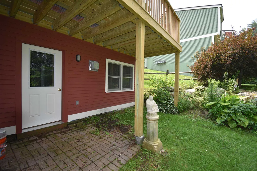 17 Rocky Hill Way Enfield NH 03748