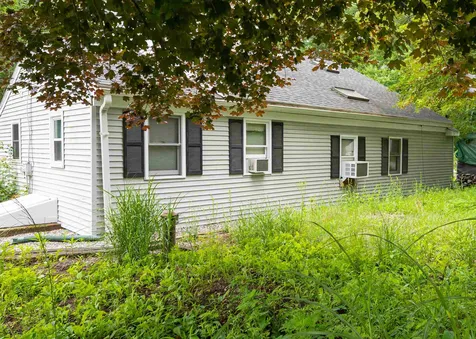 14 School Street Epping NH 03042