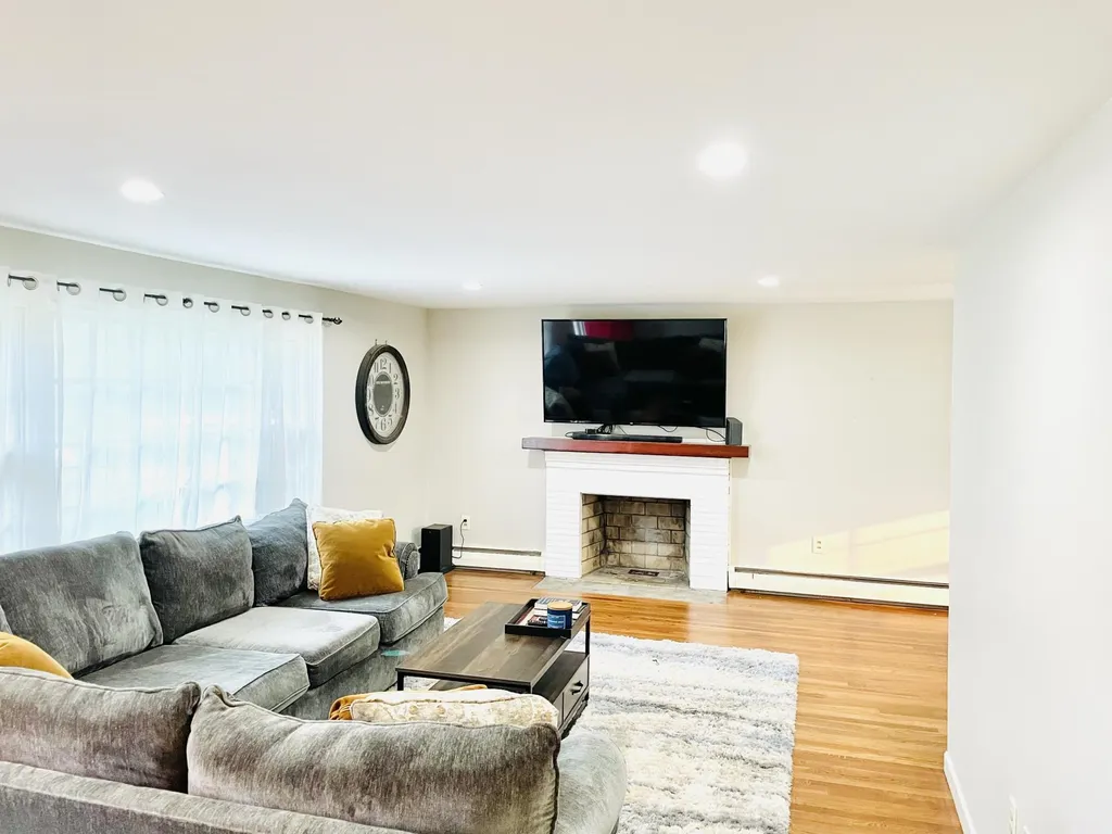 17 Wheaton Drive Nashua NH 03063