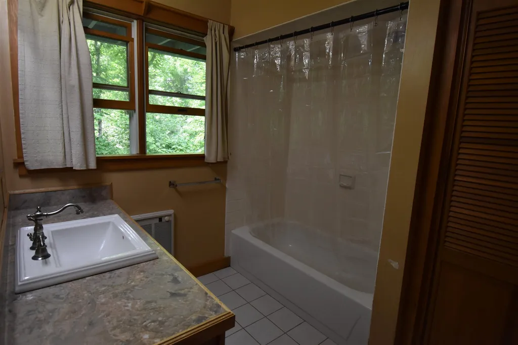 25 Landing Road Enfield NH 03748