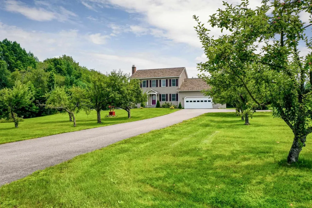 6 Orchards Road Wolfeboro NH 03894