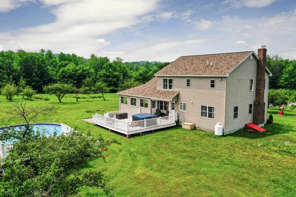 6 Orchards Road Wolfeboro NH 03894