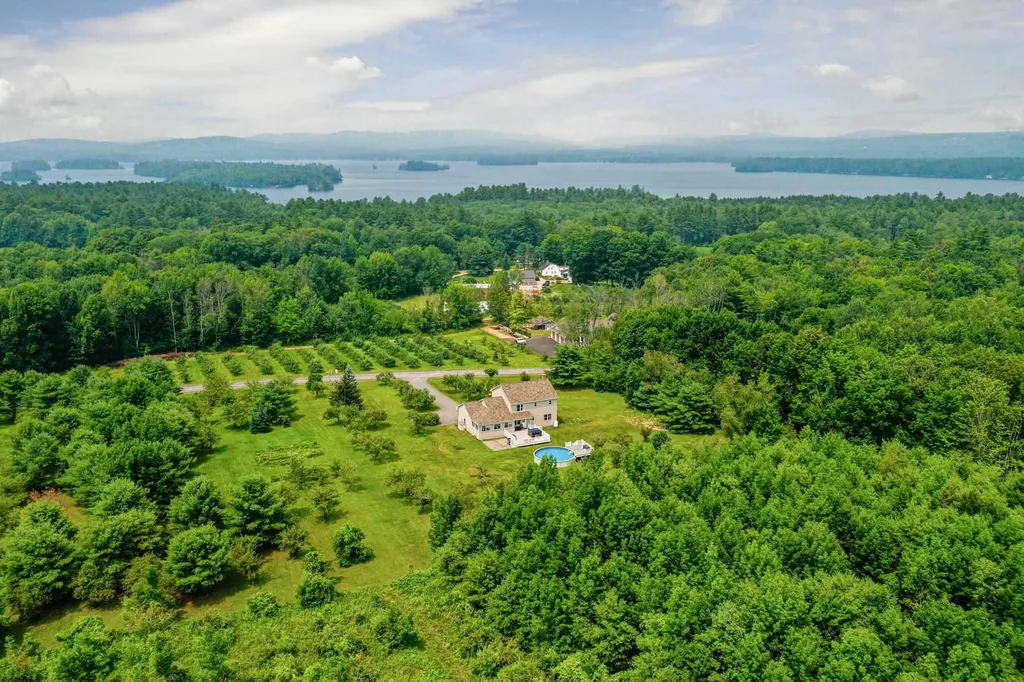 6 Orchards Road Wolfeboro NH 03894