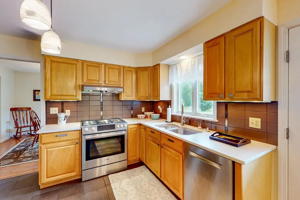 6 Orchards Road Wolfeboro NH 03894