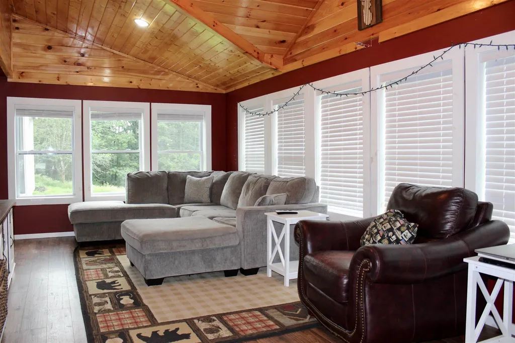 280 Thompson Road Pittsfield NH 03263