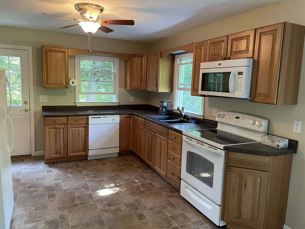 1 Cardinal Drive Hartland VT 05048