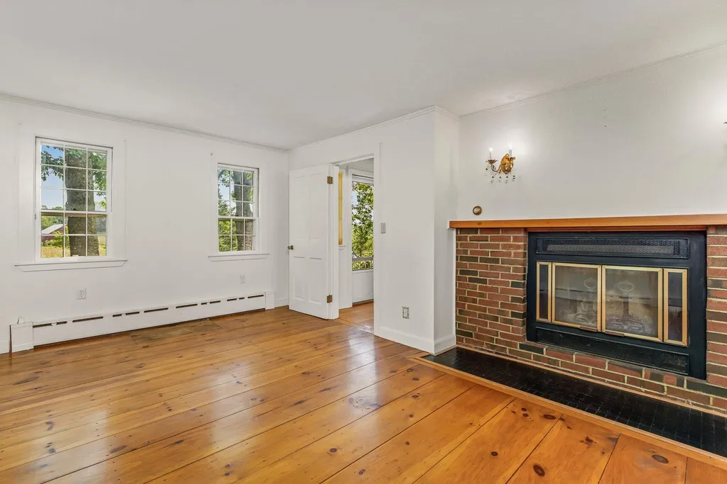 101 Roberts Road Rollinsford NH 03869