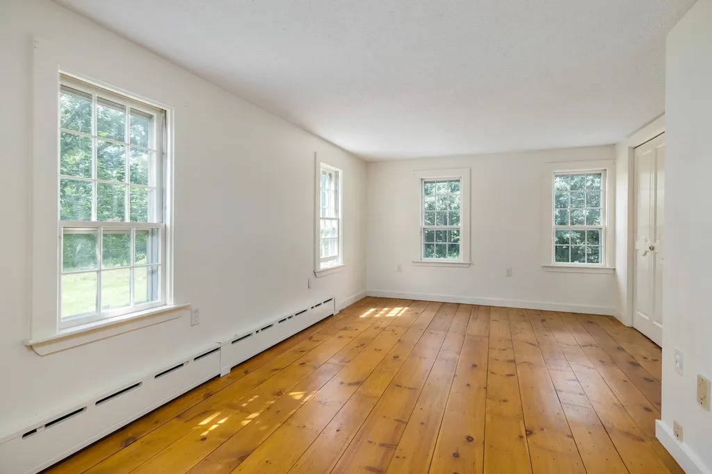 101 Roberts Road Rollinsford NH 03869