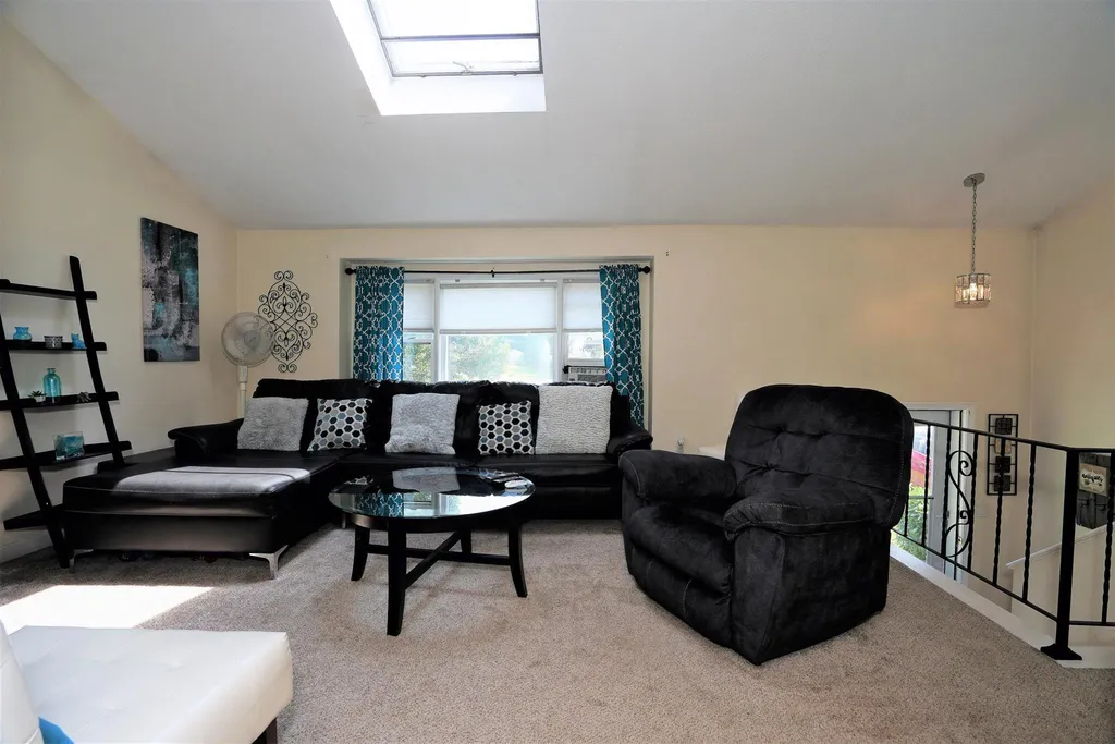 12r Lancelot Drive Derry NH 03038