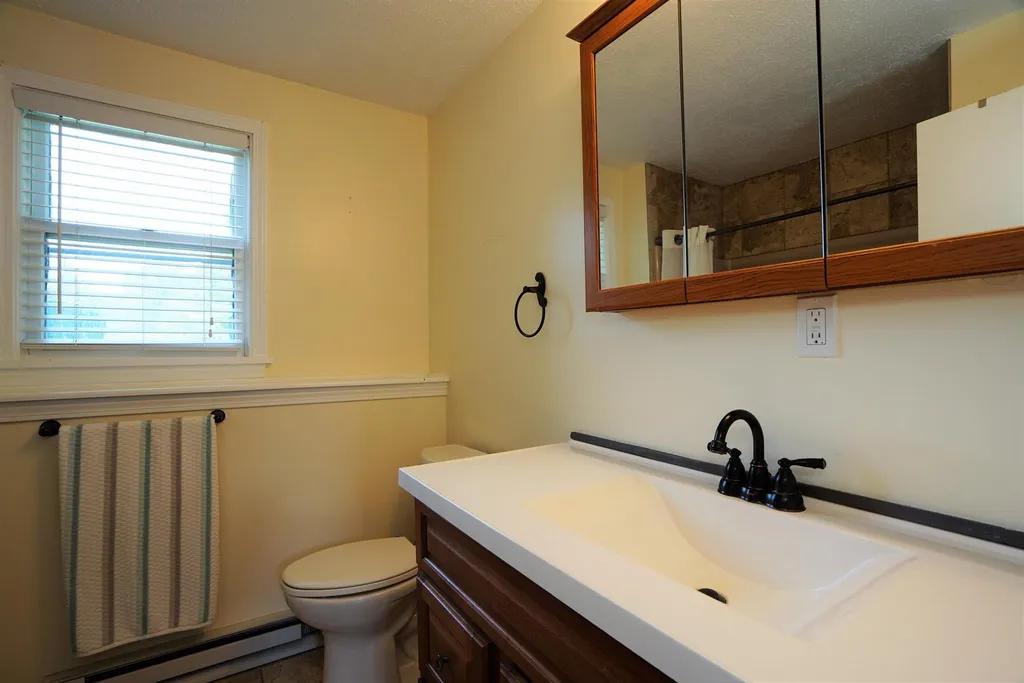 12r Lancelot Drive Derry NH 03038