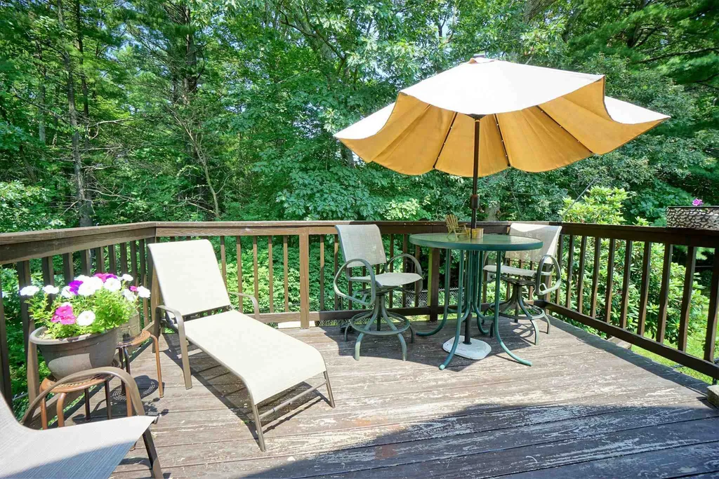 12r Lancelot Drive Derry NH 03038