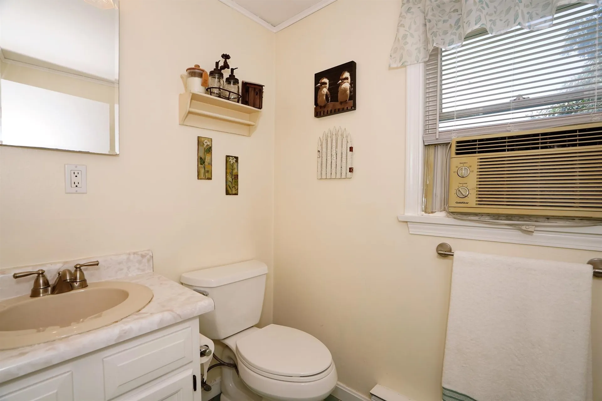 12r Lancelot Drive Derry NH 03038