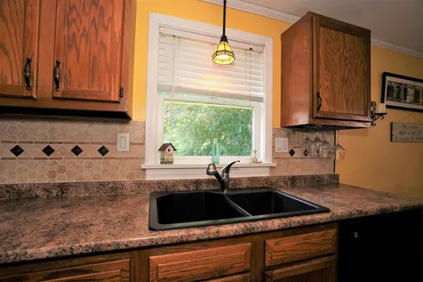 12r Lancelot Drive Derry NH 03038