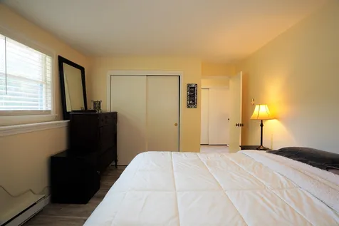 12r Lancelot Drive Derry NH 03038