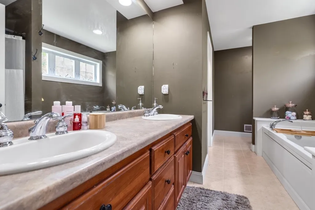 67 Robbe Farm Road Peterborough NH 03458