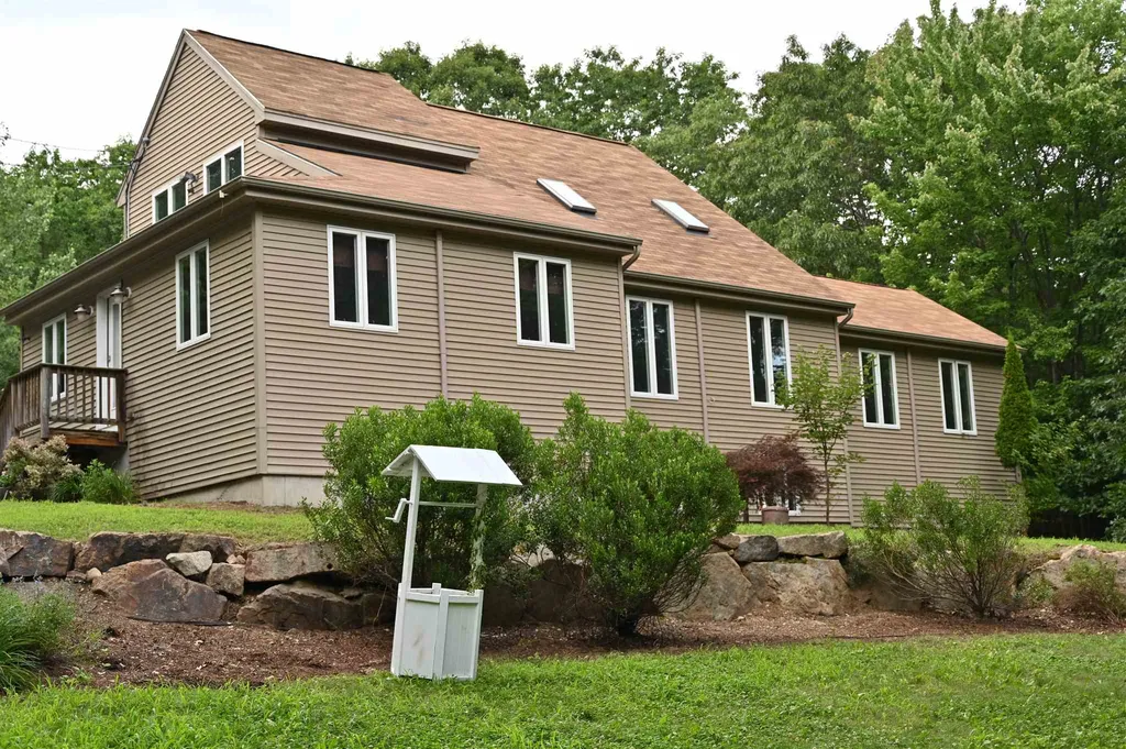15 Hoyt Road Goffstown NH 03045