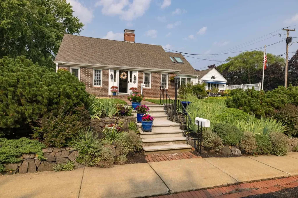 617 Woodbury Avenue Portsmouth NH 03801