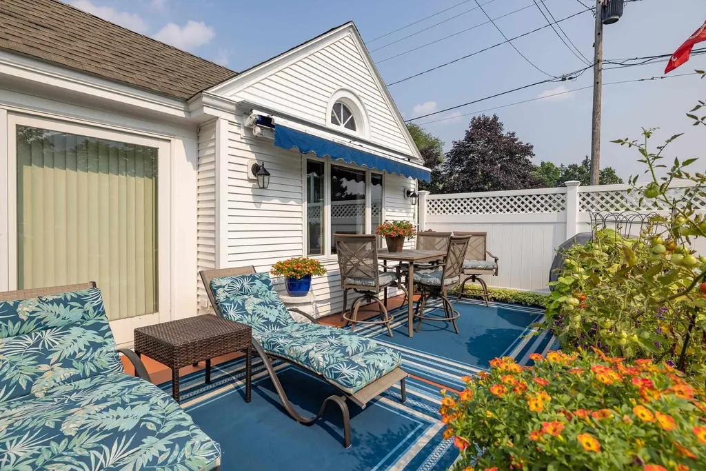 617 Woodbury Avenue Portsmouth NH 03801