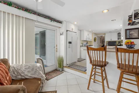 617 Woodbury Avenue Portsmouth NH 03801