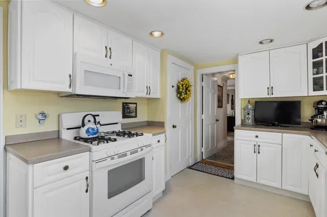 617 Woodbury Avenue Portsmouth NH 03801