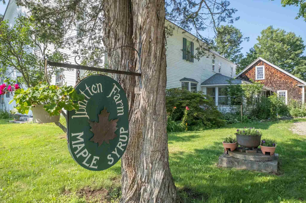 15 Middle Road Tuftonboro NH 03894