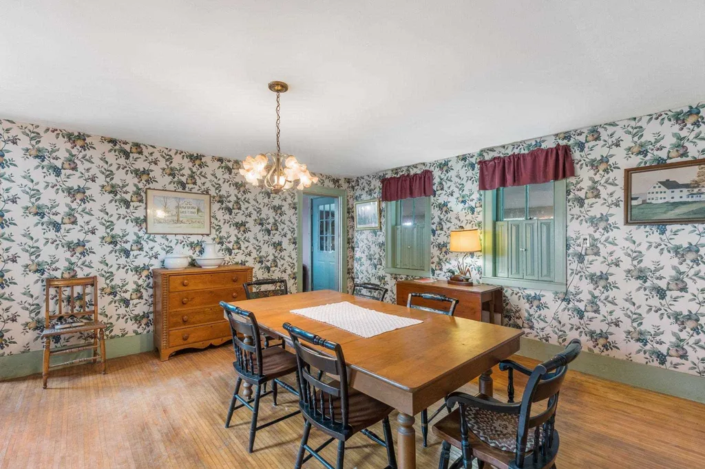 15 Middle Road Tuftonboro NH 03894