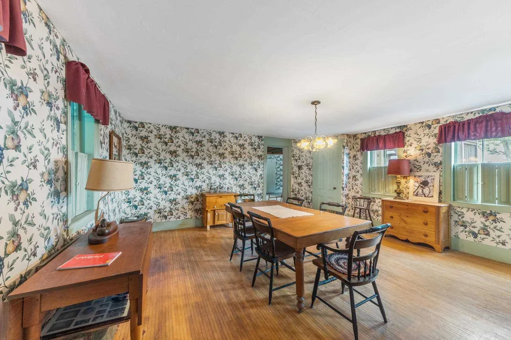 15 Middle Road Tuftonboro NH 03894